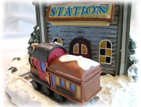 CHRISTMAS Holiday Village PLEASANT GROVE TRAIN STATION Musical Lighted with BOX