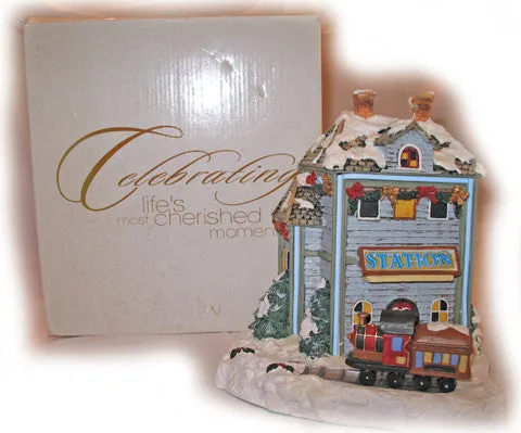 CHRISTMAS Holiday Village PLEASANT GROVE TRAIN STATION Musical Lighted with BOX